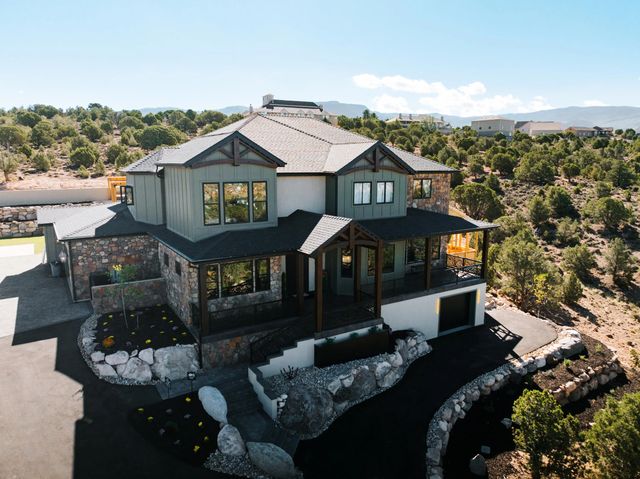 1321 S Cedar Bluffs Dr, Cedar City
