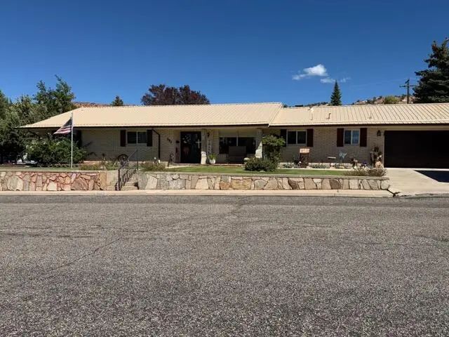 252 E Altamira Dr, Cedar City