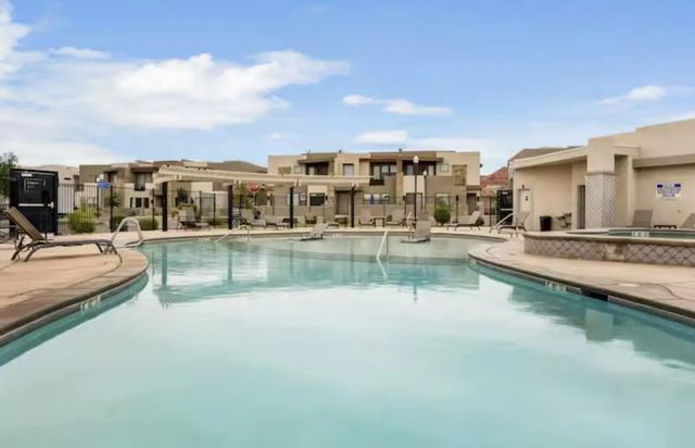 2339 N Park Center Dr 10, Washington