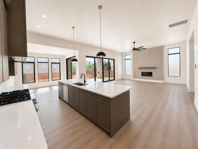 3227 S Drifting Dunes Ln, Hurricane