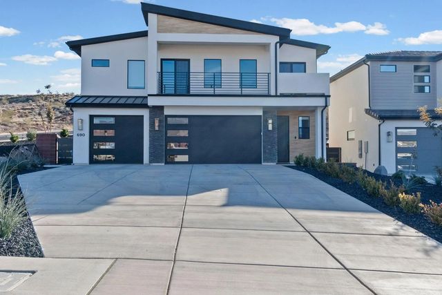 690 E Desert Cactus Dr, Washington
