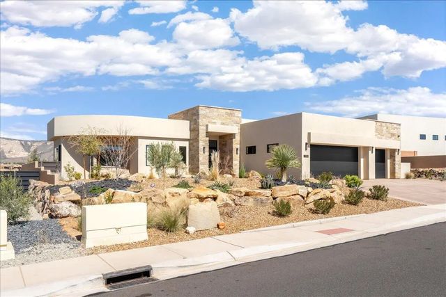 1392 W Canyon Tree Dr, St George