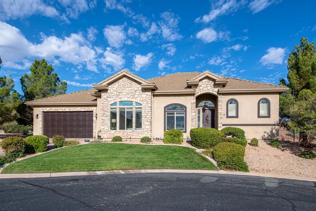 221 N Emeraud Dr N 32, St George