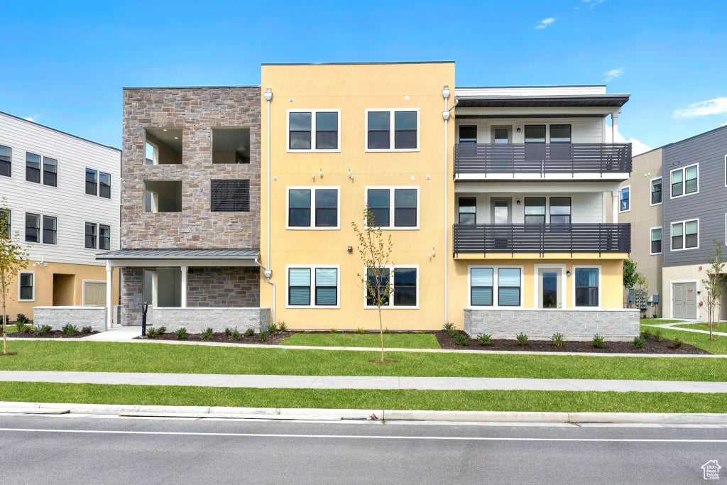 736 W Blue Magic Ln S R301, Midvale