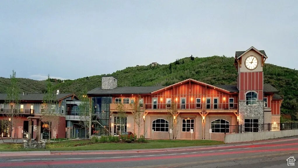 1790 Bonanza Dr 235, Park City