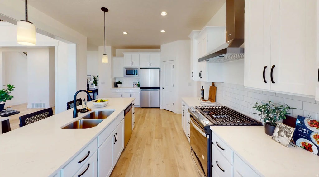 244 E Bardsley Way 62, Salem