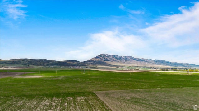 7300 W 8600 N, Newton