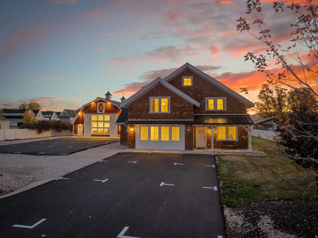 300 S 100 St W, Garden City