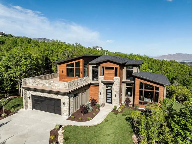 1040 S Summit Creek Dr, Woodland Hills