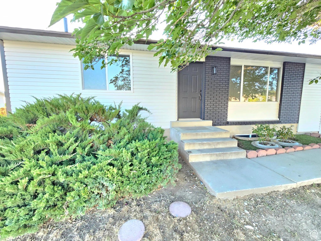 3797 S Armoridge Dr, Magna