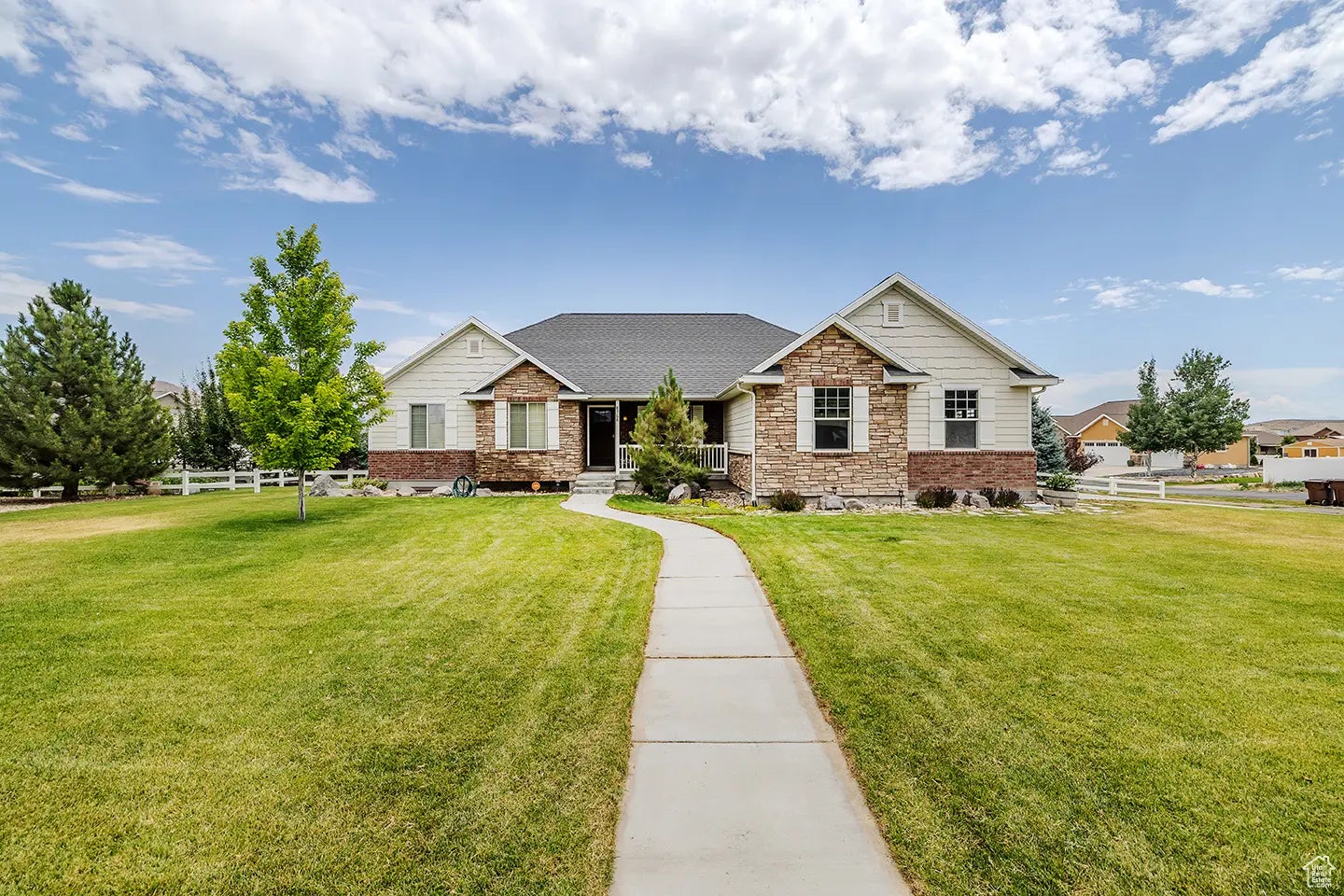 Photo of Listing #2096600