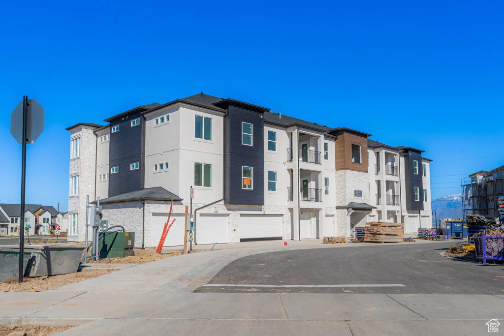 6454 W Pinnacle Peak Ln E303, Herriman