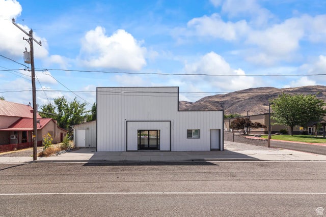 46 S Center, Elsinore