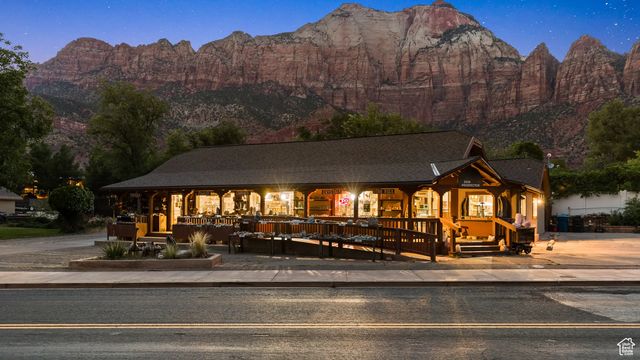694 Zion Park Blvd, Springdale