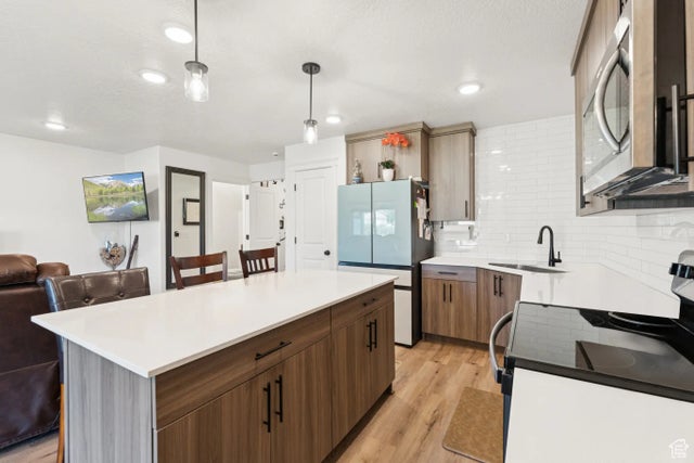 1694 W 2975 S D, Syracuse