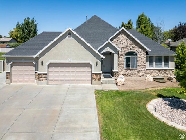 2136 W 2200 S, Syracuse