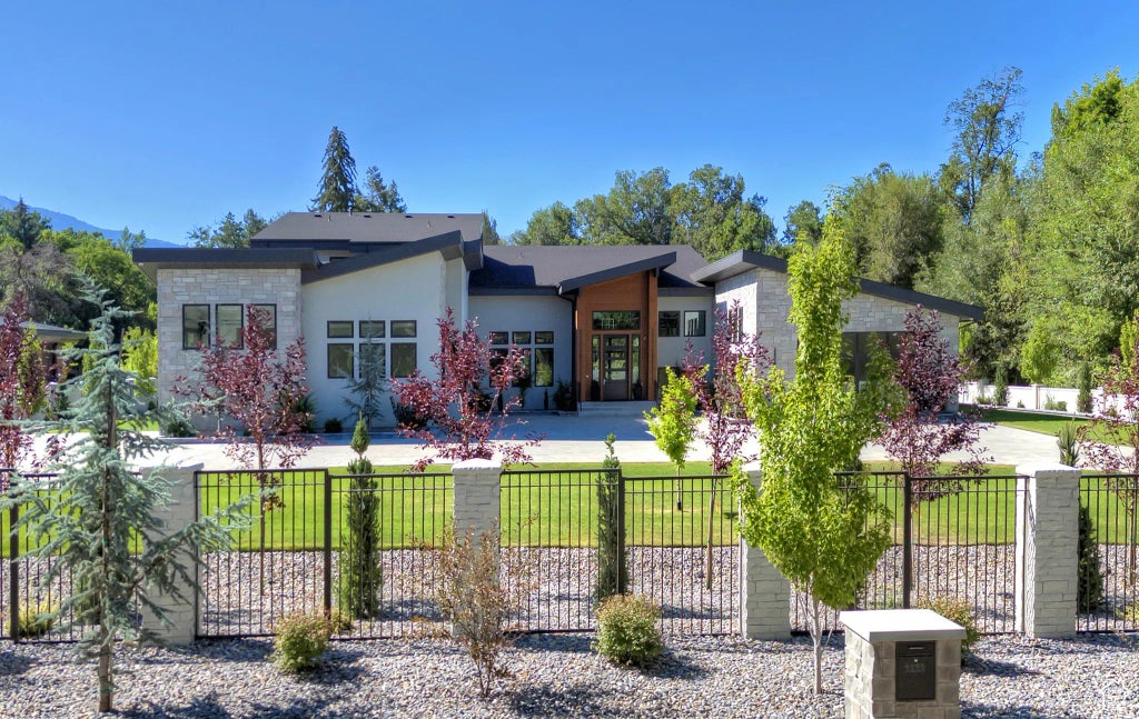 2222 E Walker Ln, Holladay