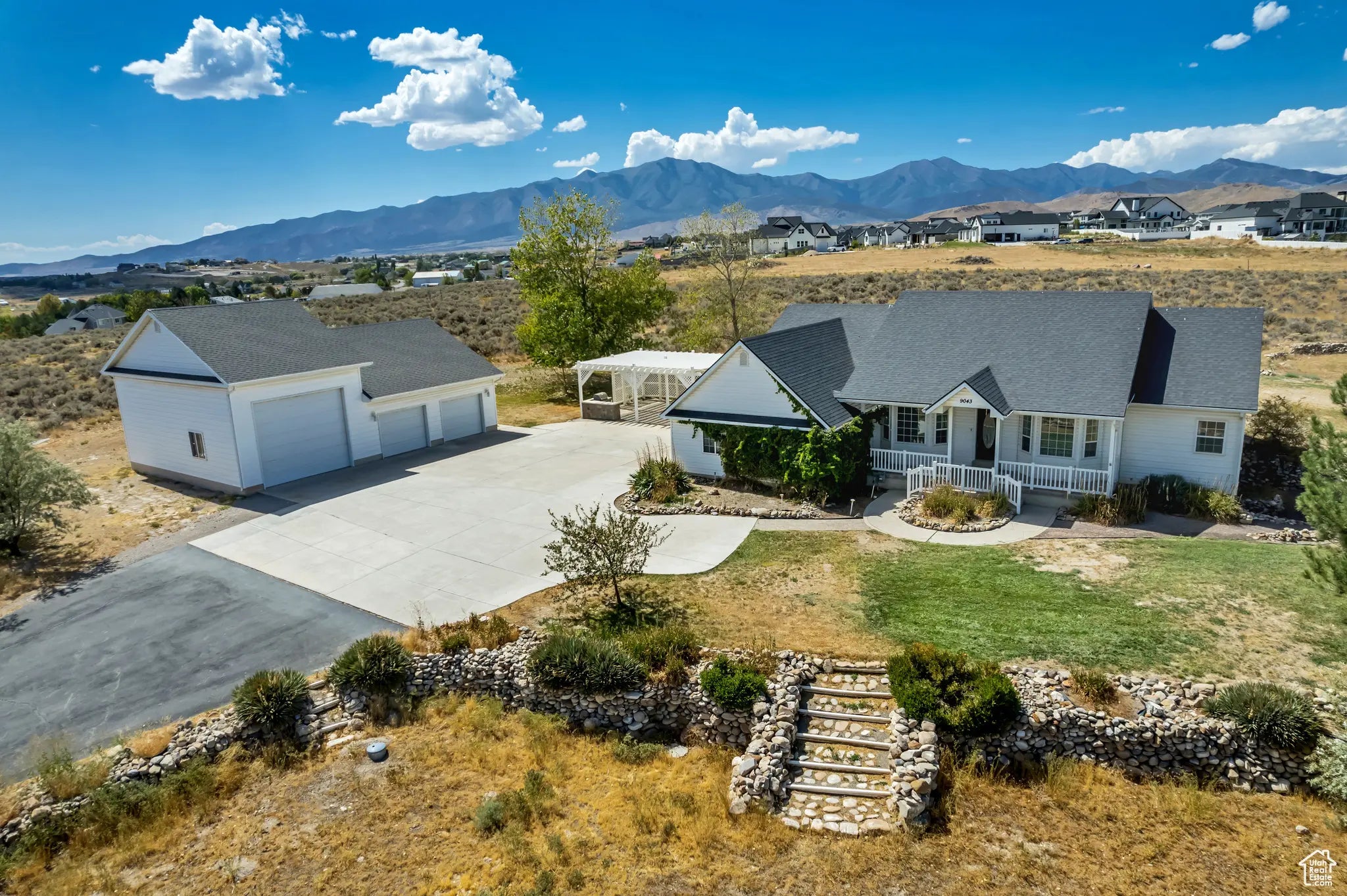 Photo of Listing #2105937