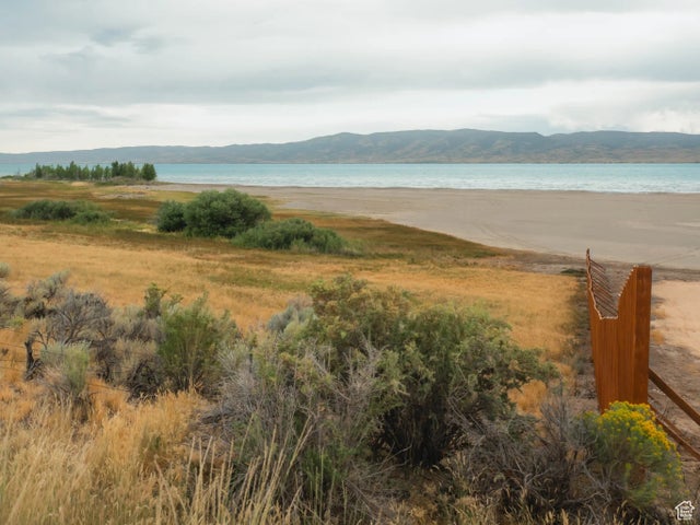 567 E Shore Rd. E, Saint Charles