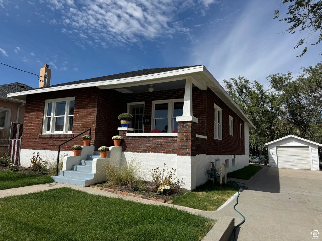 180 Roosevelt St, Helper