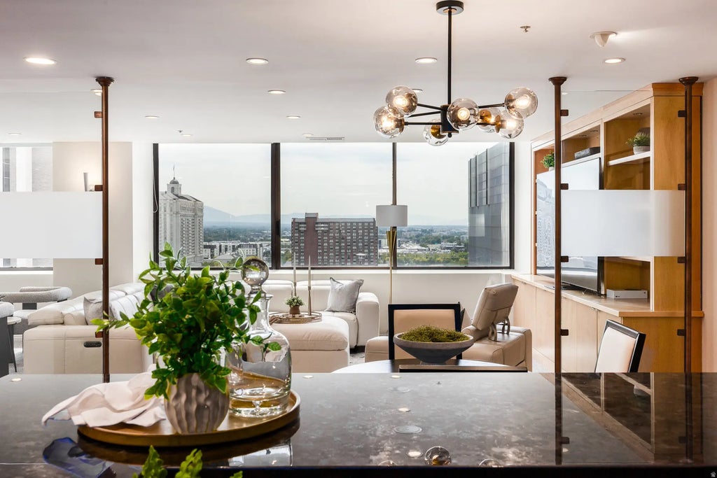 44 W 300 S 1207s, Salt Lake City