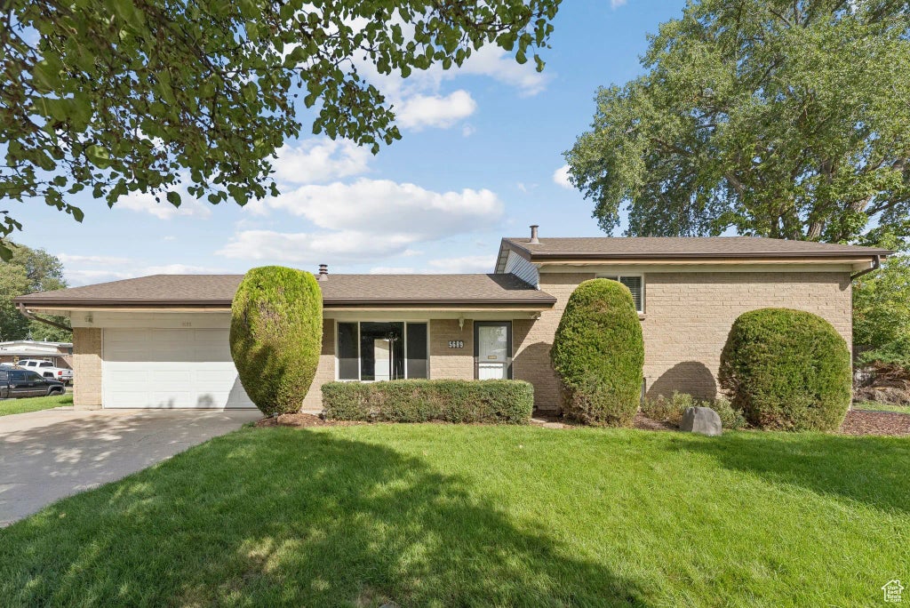 5689 S Spacerama Dr W, Murray