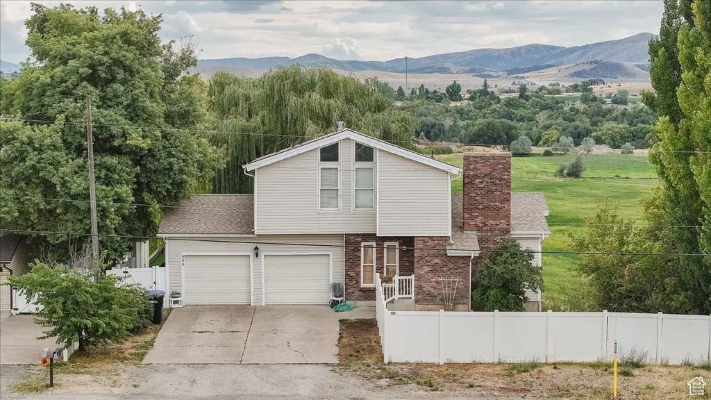 885 W 300 N, Hyrum