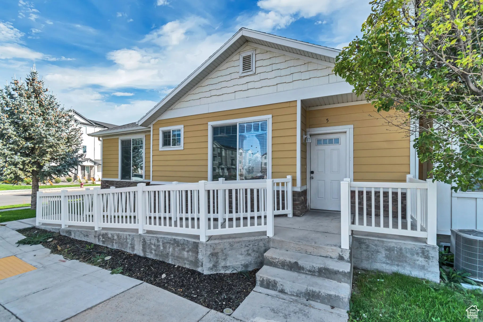 Photo of Listing #2111344