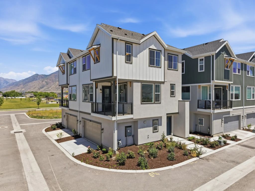 896 W Huntington River Dr S 102, Springville