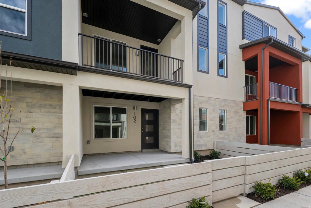 931 W Coalburn Way 102, Murray