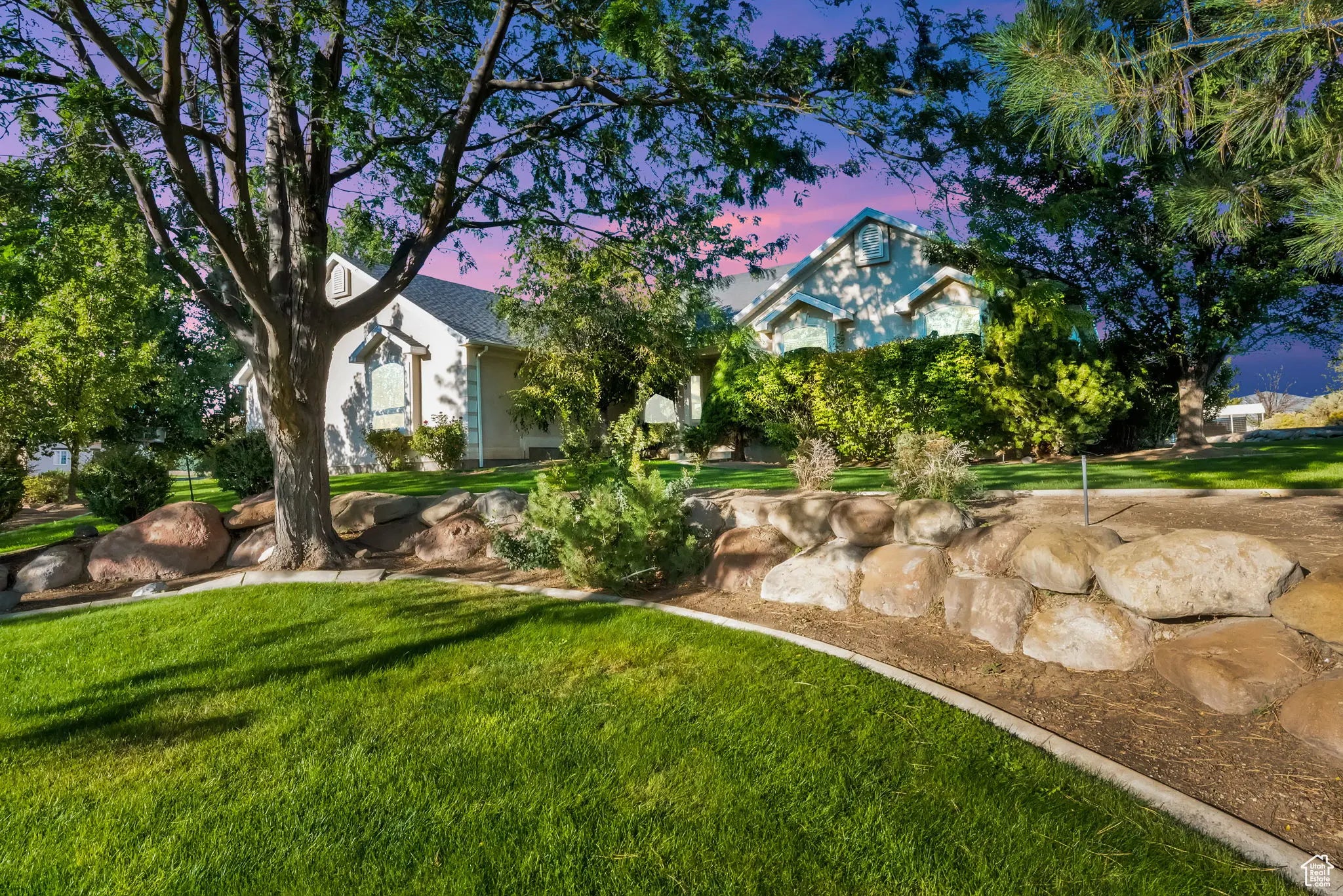 Photo of Listing #2112558