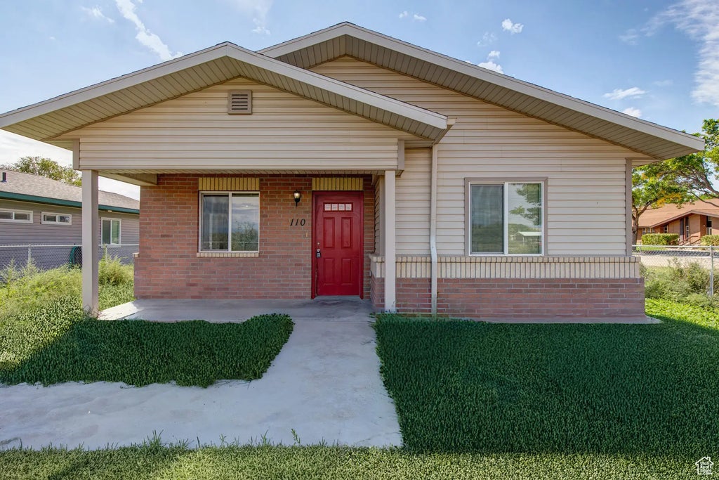 110 E 100 N, Myton