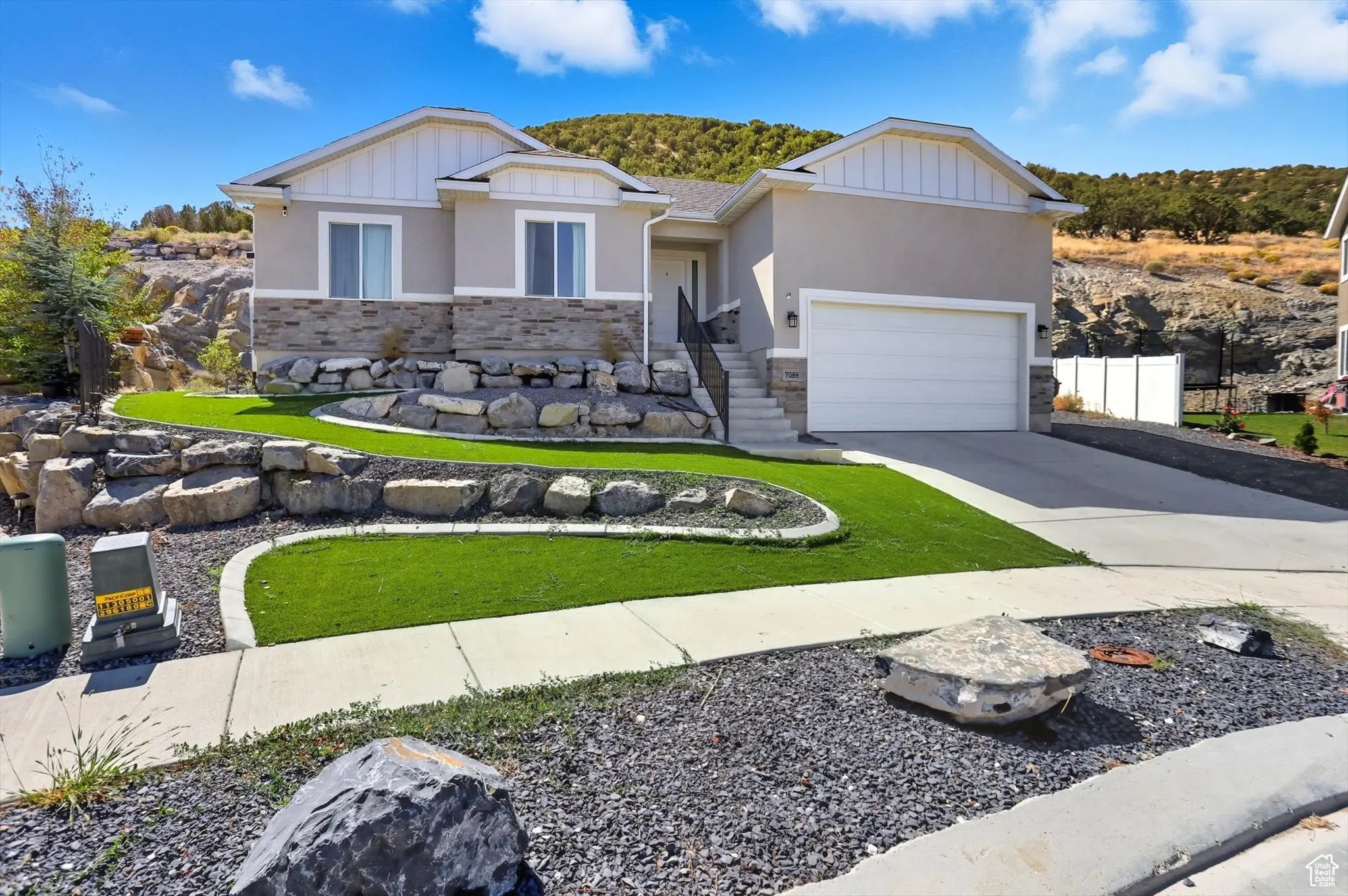 Photo of Listing #2113696