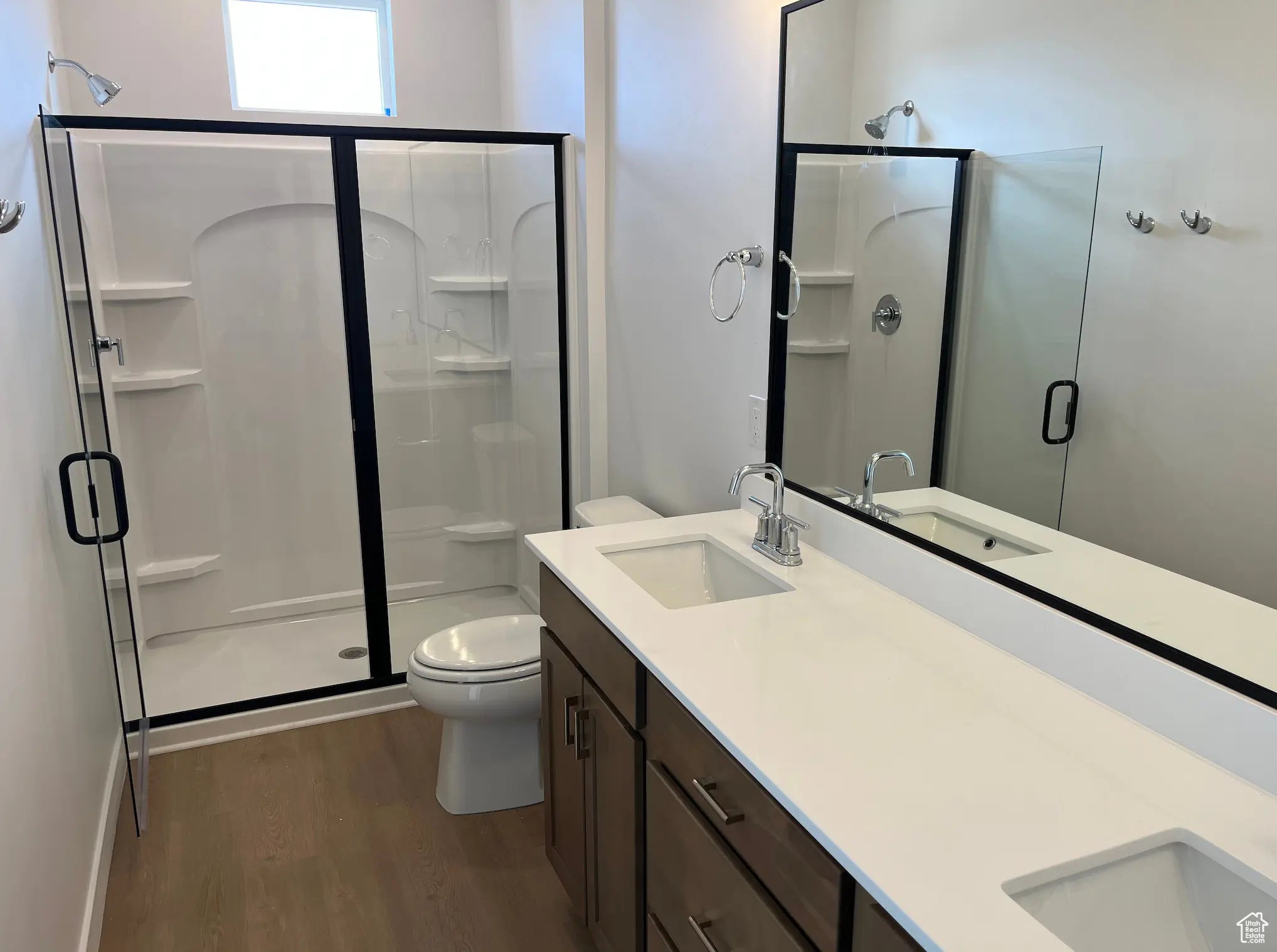 Photo of Listing #2114540