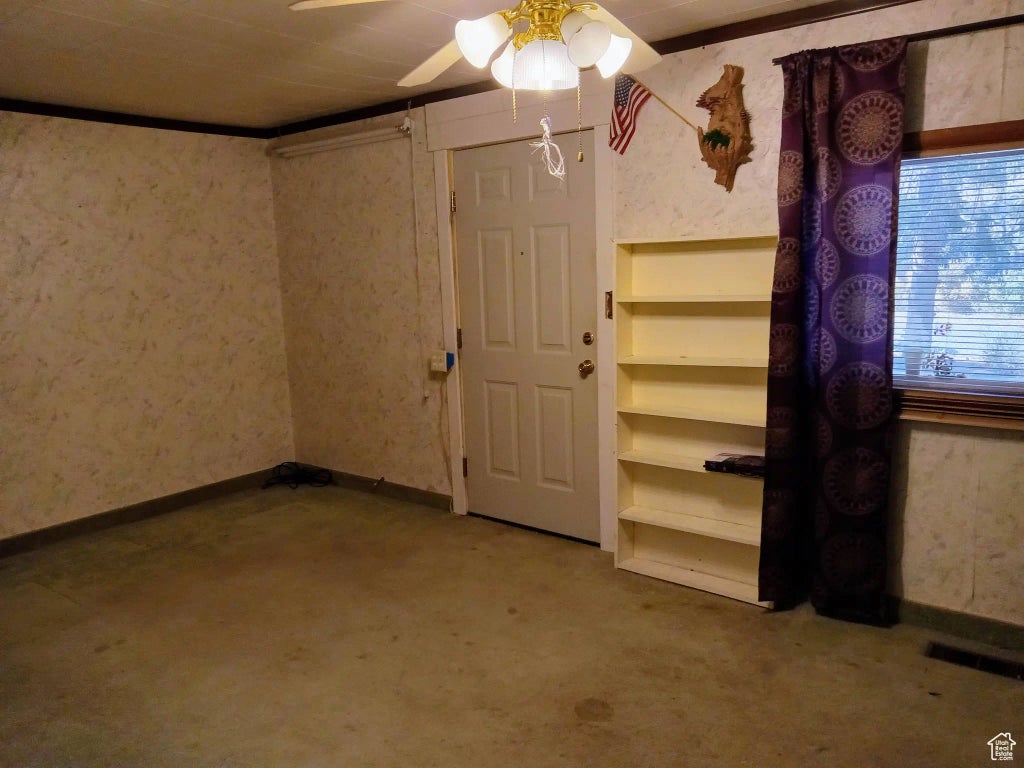 744 Royal St, Helper