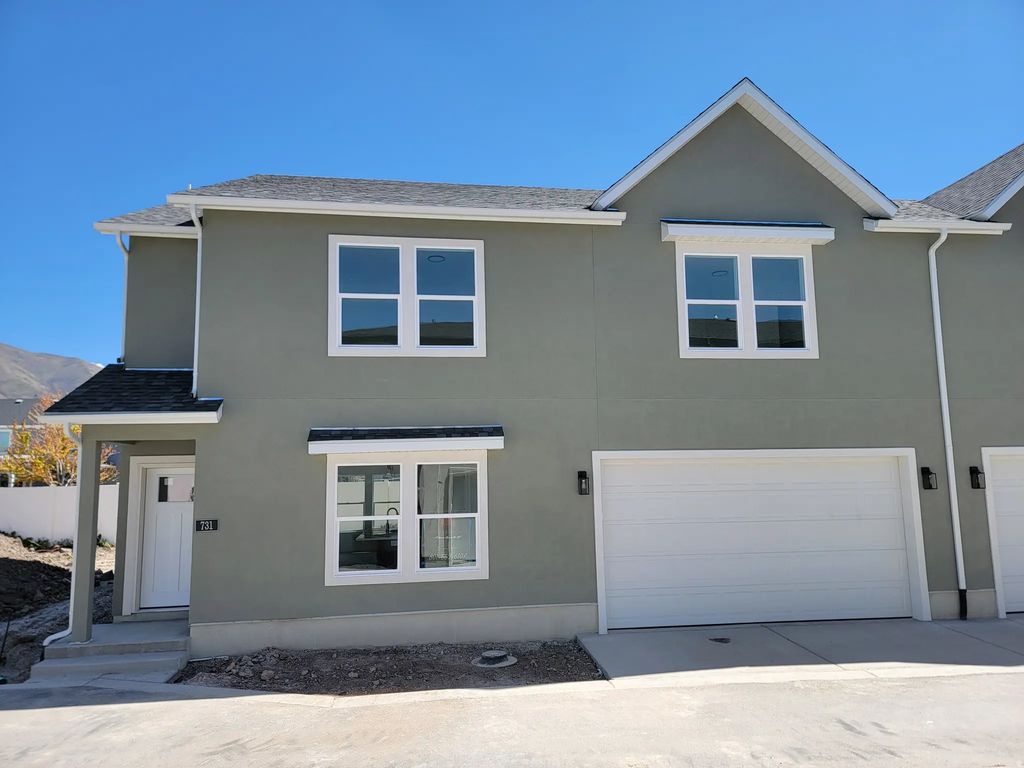 735 S Harrison Dr 26, Springville
