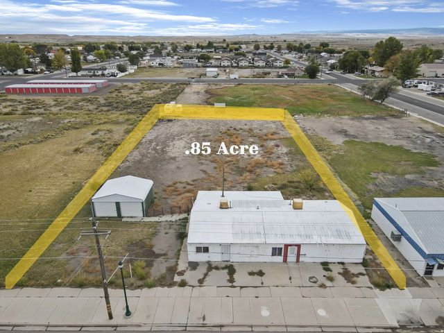 163 S Main St, Huntington