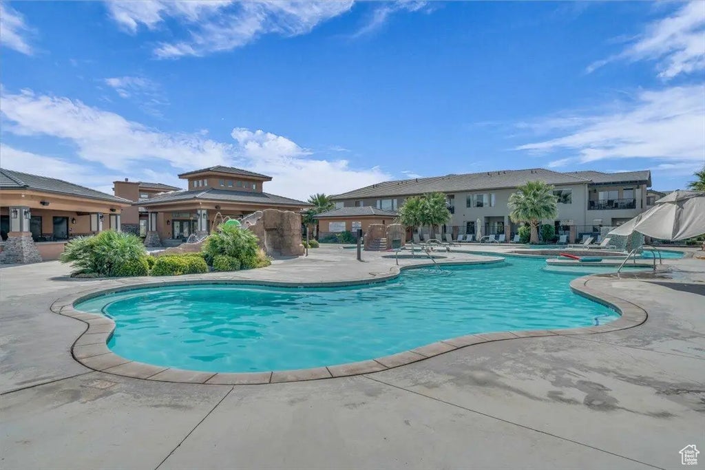275 N 2020 W, Hurricane