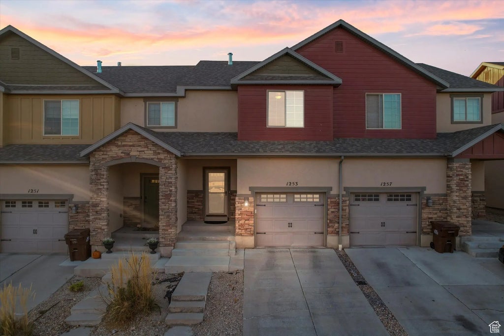 1253 N Baycrest Dr E, Saratoga Springs