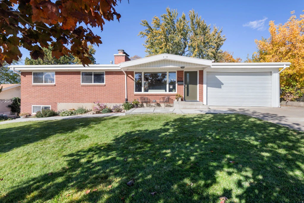 689 E 200 N, Bountiful