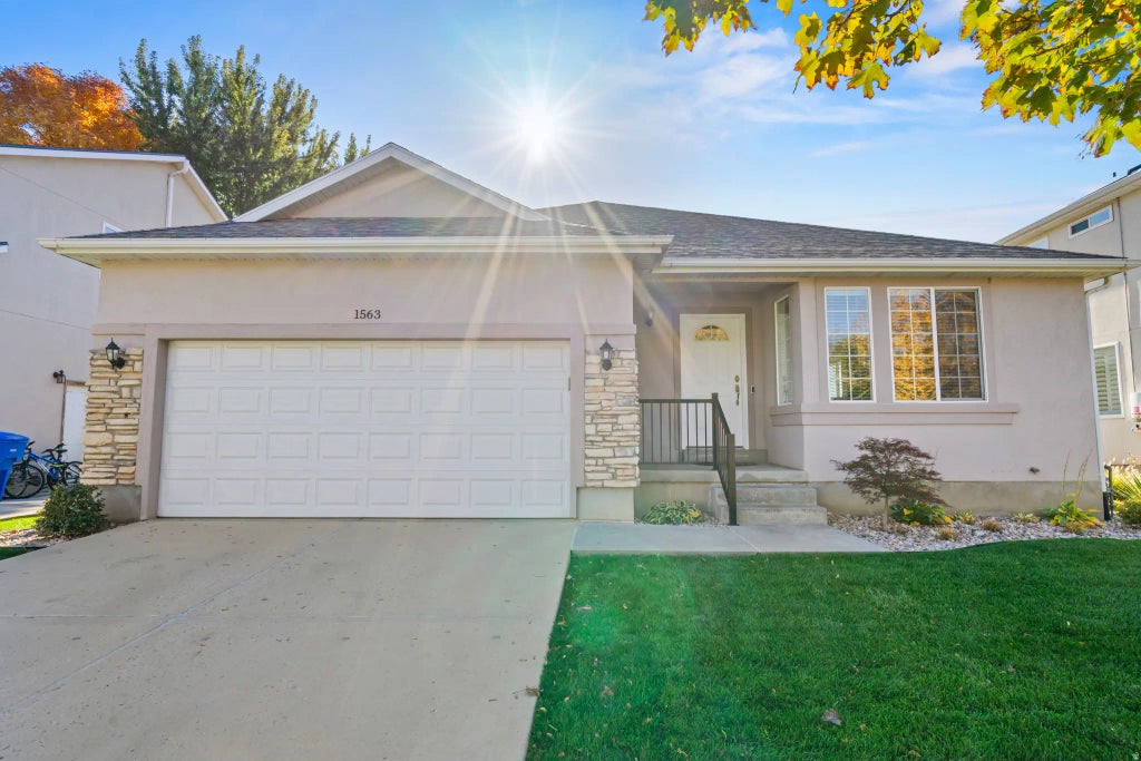 1563 Oakridge Park Dr, Farmington