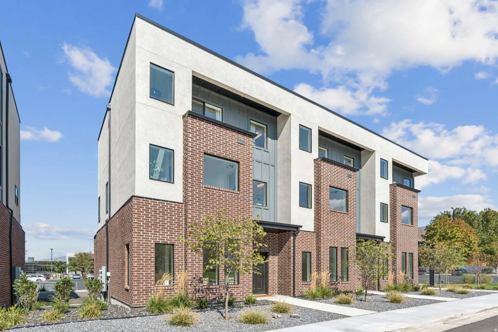 252 N Main St, Bountiful