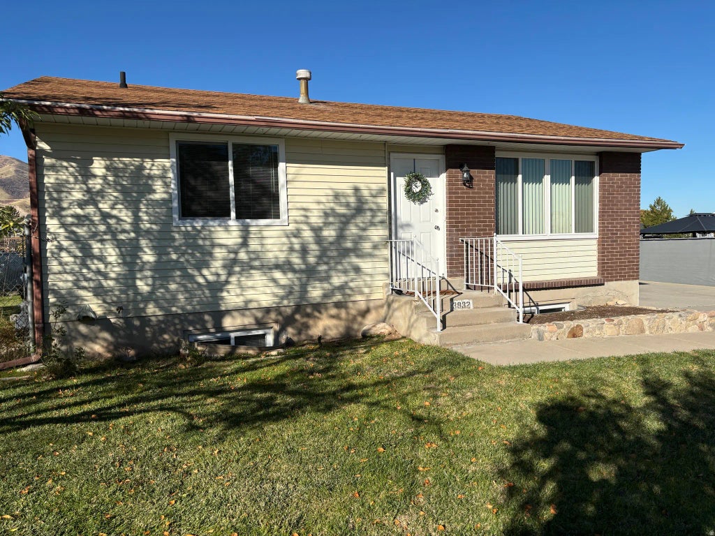 3832 S Danbury Cir W, Magna