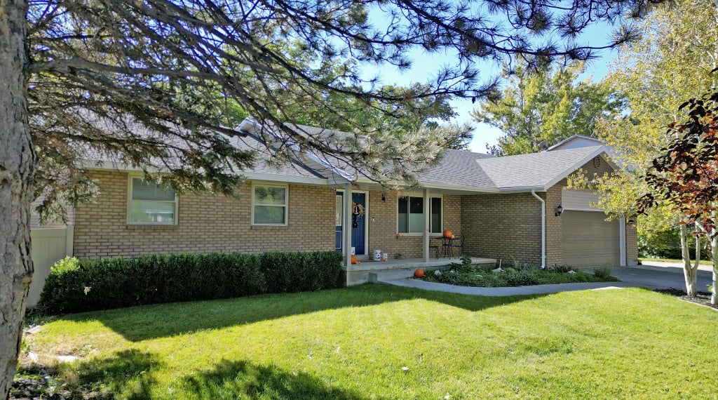 1612 E Hidden Valley Rd, Sandy