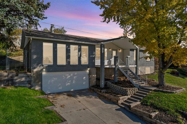 9977 S Lannae Dr E, Sandy