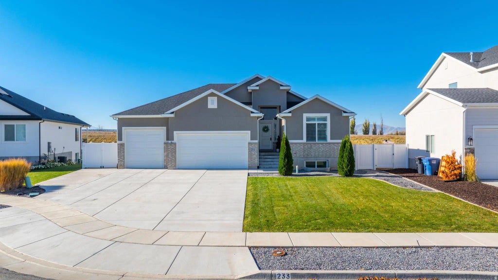233 N Heathermoor Ln, Kaysville