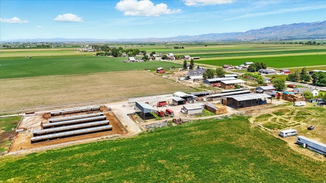 7605 N 2400 W, Amalga