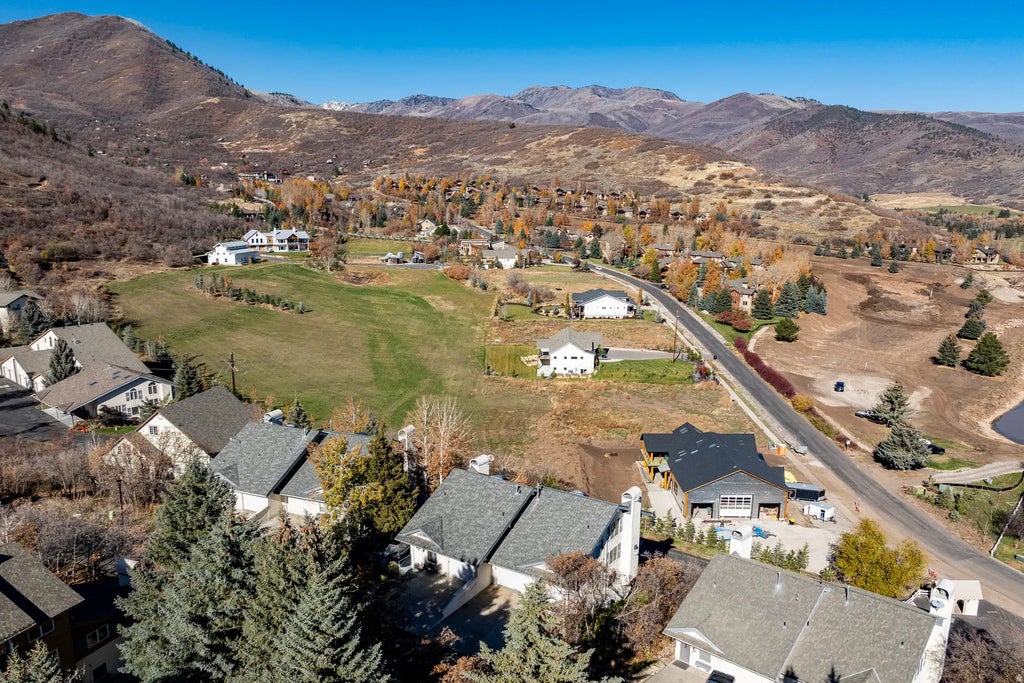 918 Schneitter Cir, Midway