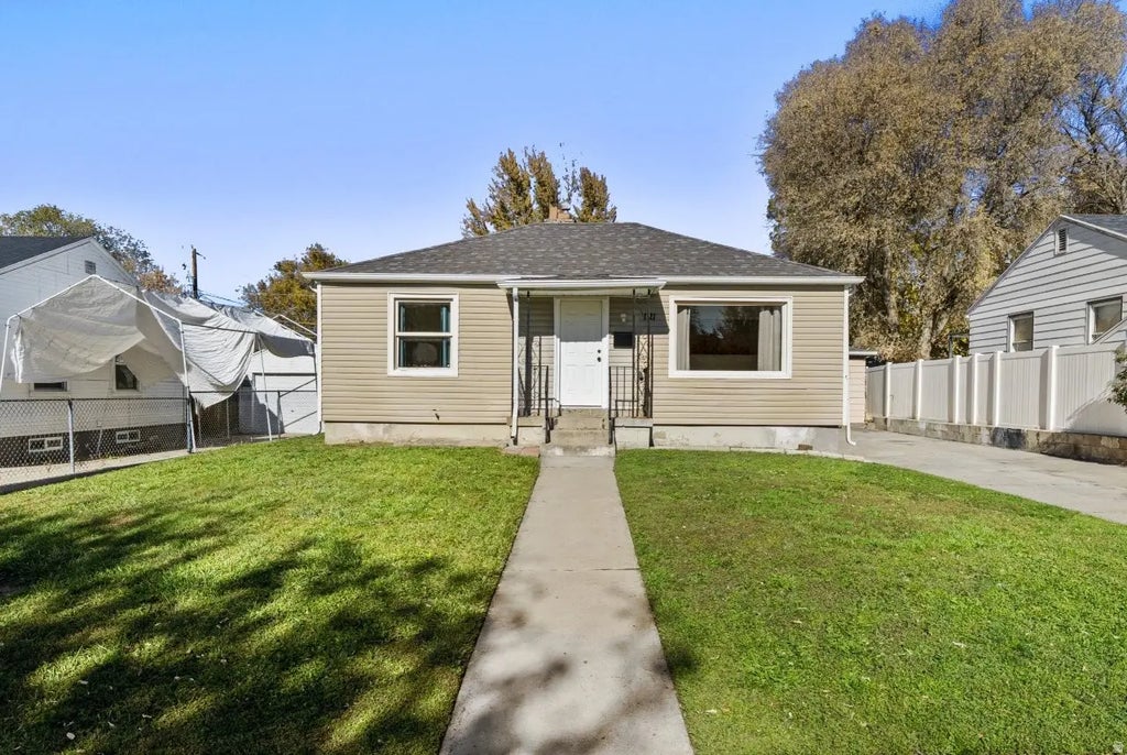 121 S Lakeview Dr, Clearfield