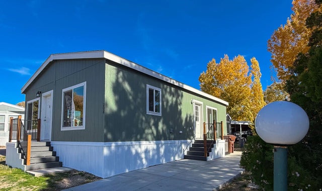 208 Darlington Way, Layton